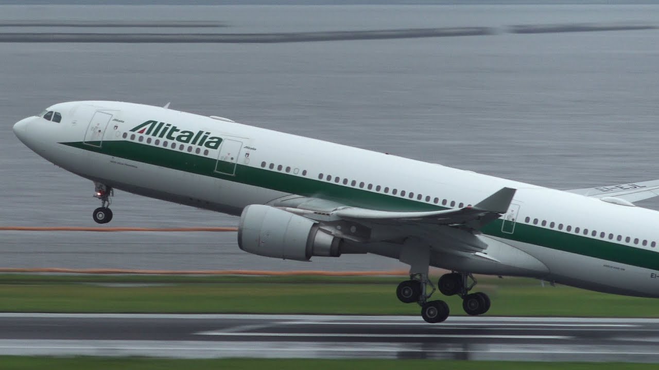 Alitalia Airbus A330-200 EI-EJL Takeoff from HND 34R