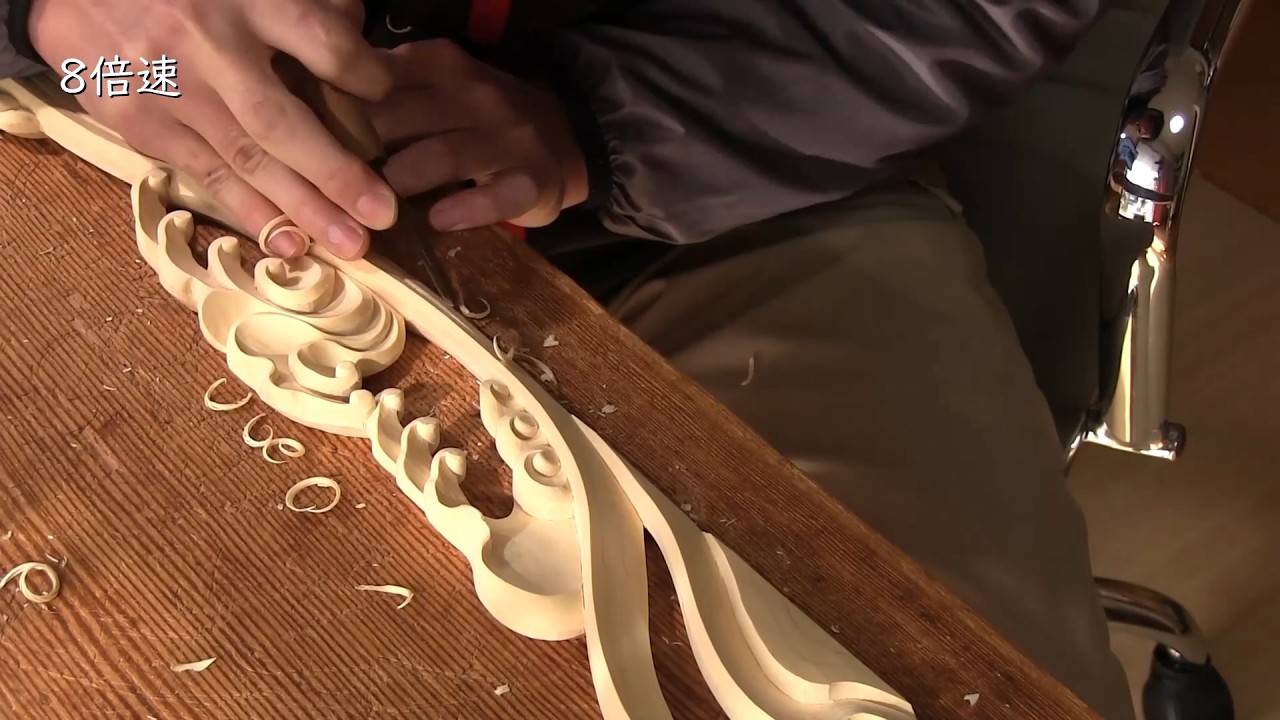 Mastering the Chisel: Carving Peonies and Waves for a Japanese Temple（ノミを極める：日本の寺院のための牡丹と波の彫刻）