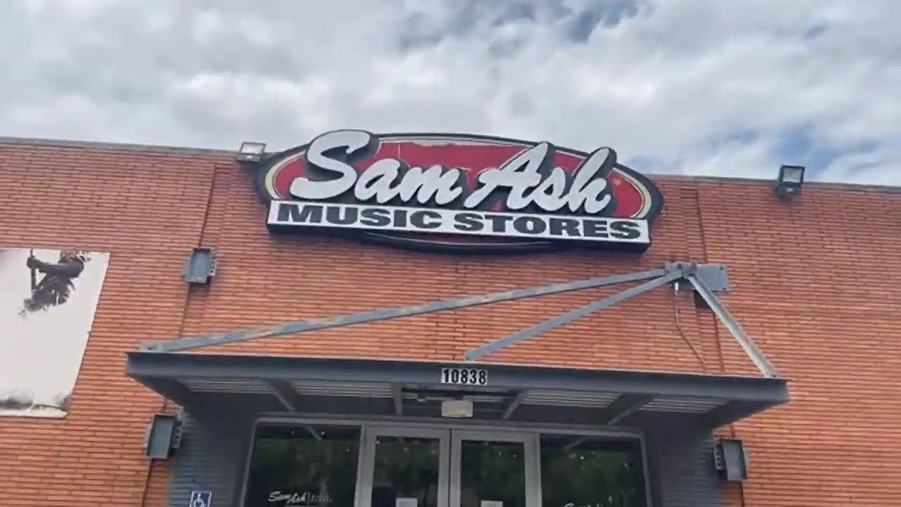 I Went To SAM ASH MUSIC STORE To Look at Guitars 🎸