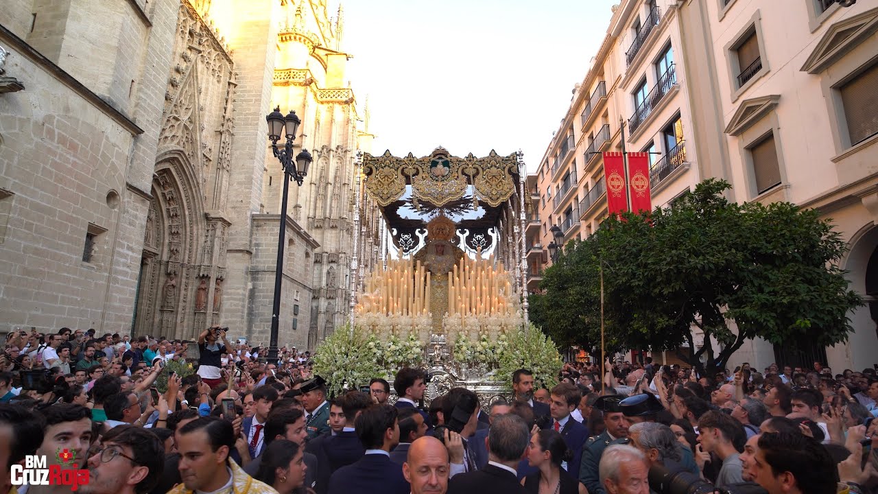 [4K] SALIDA de la Virgen del ROCÍO desde la CATEDRAL | Procesión Coronación Canónica 2025
