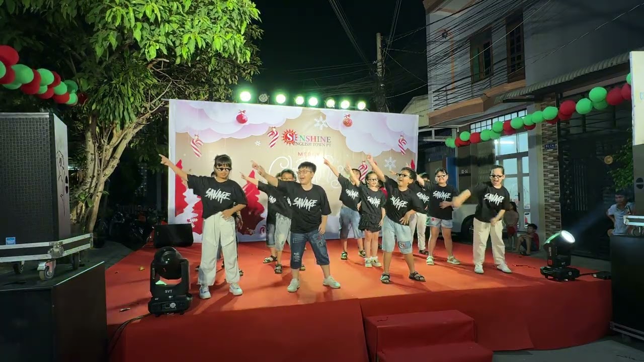 GANGNAM STYLE - NOEL 2025 - SUNSHINE ENGLISH TOWN