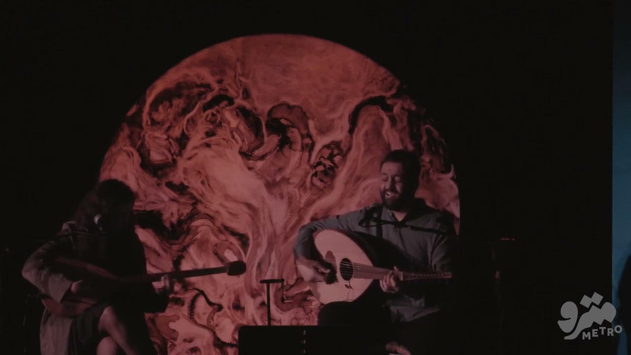 على موج البحر