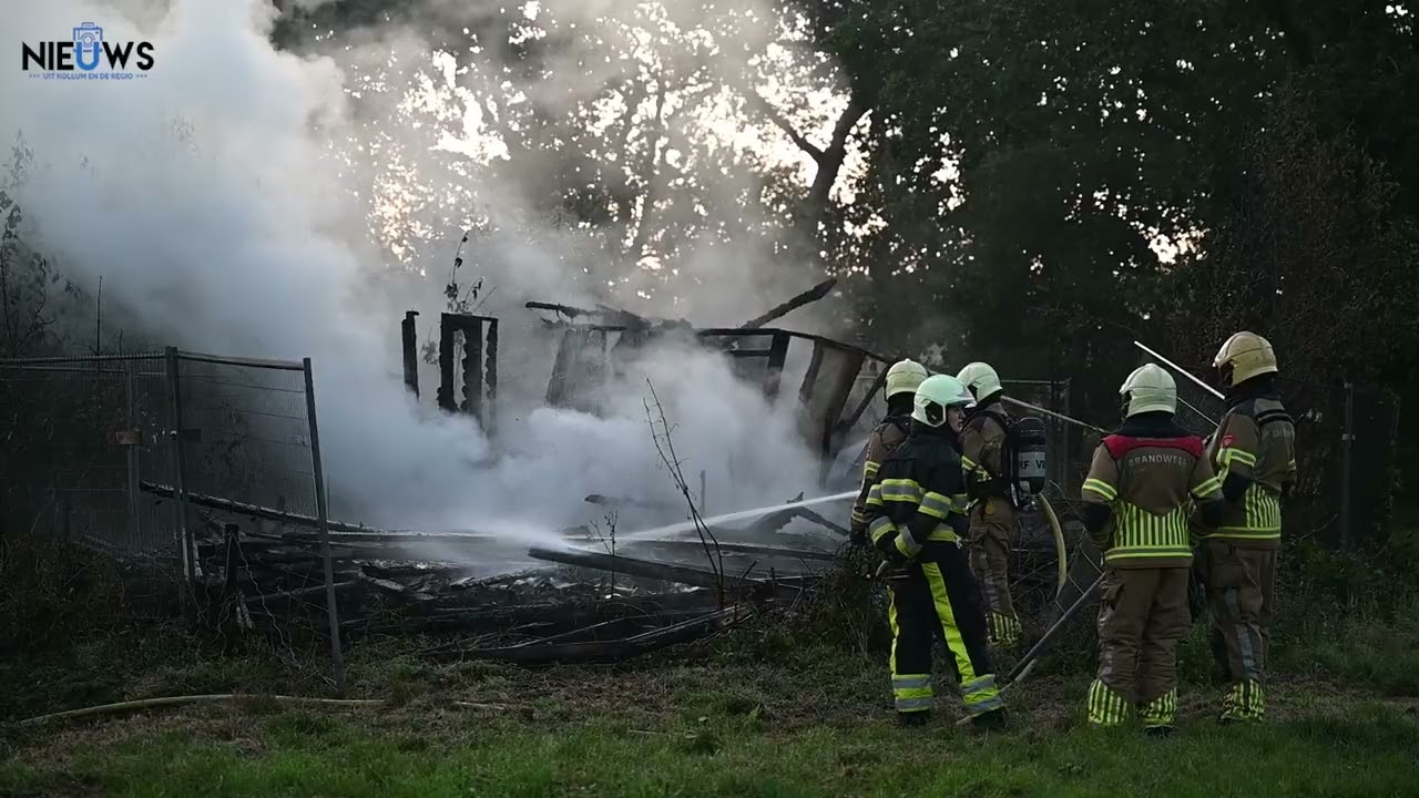 Uitslaande brand verwoest oud tennisgebouw in Feankleaster