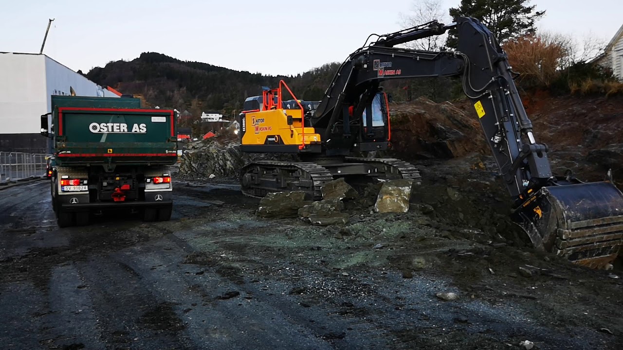 New Volvo EC380EL with 480 undercarrige