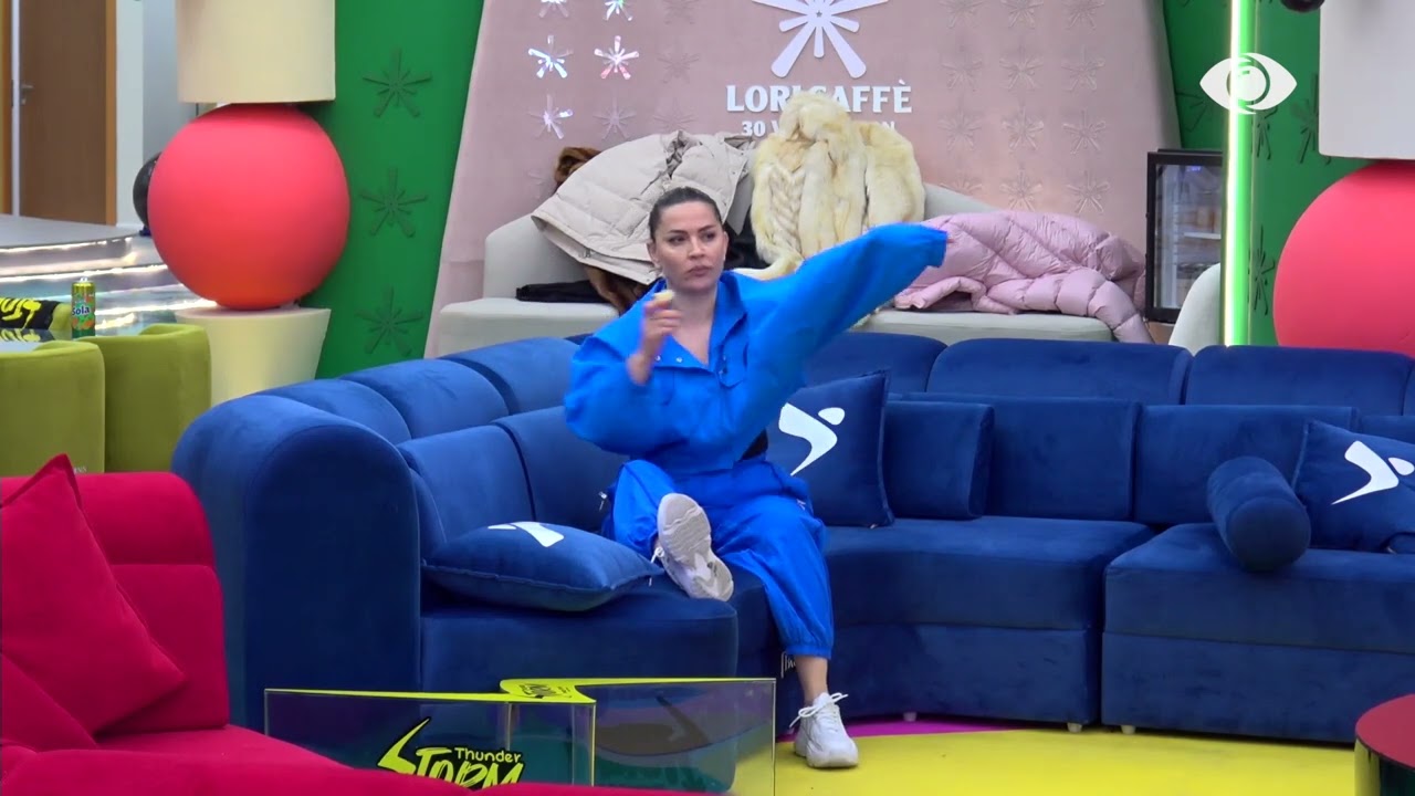 “Livia ndërhyn për gjithçka”/ Rozana bisedon me Eglin: Nuk duhet të ma bëjë më - Big Brother VIP 4