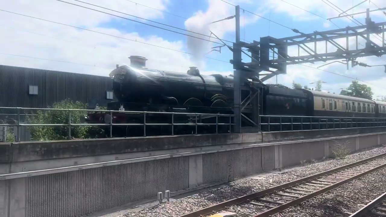 7029 Clun Castle on the Shakespeare Express arrival and departure from Nuneaton 14-7-24