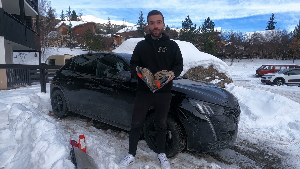 Neige : cha&icirc;nes ou chaussettes pour &eacute;quiper son v&eacute;hicule ?