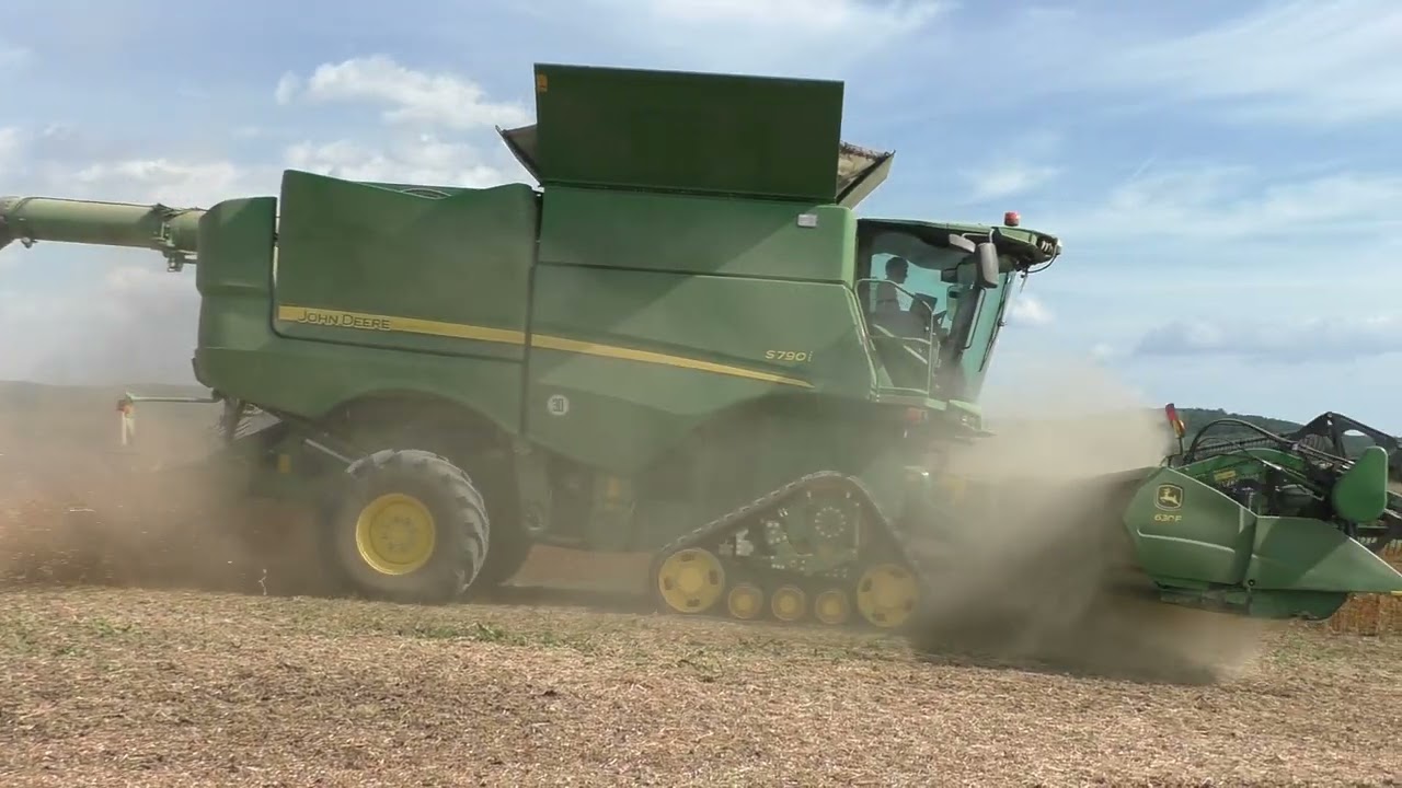 Soja Dreschen im Gro&szlig;en Still im Oktober 2018 mit einen Top Drescher John Deere S790i der Neuersten