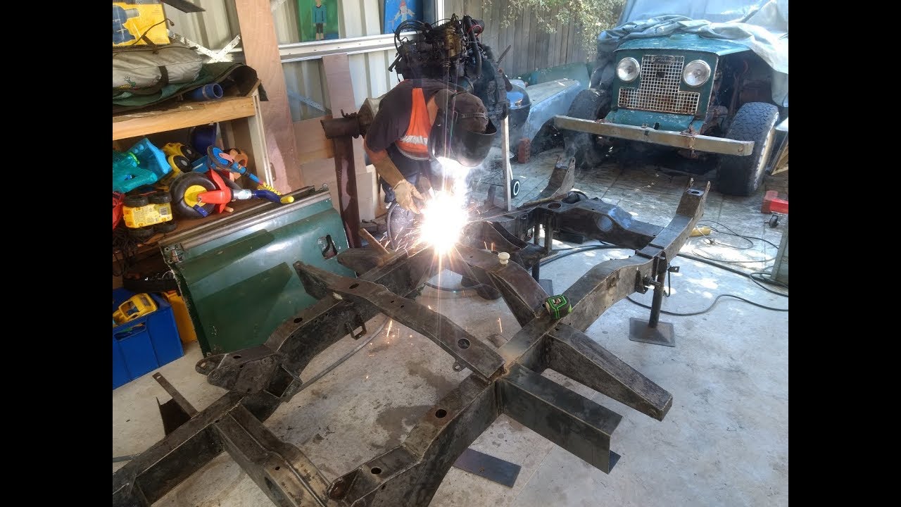 Land Rover Series 2a 88 - Part 7: Chassis repairs and paint