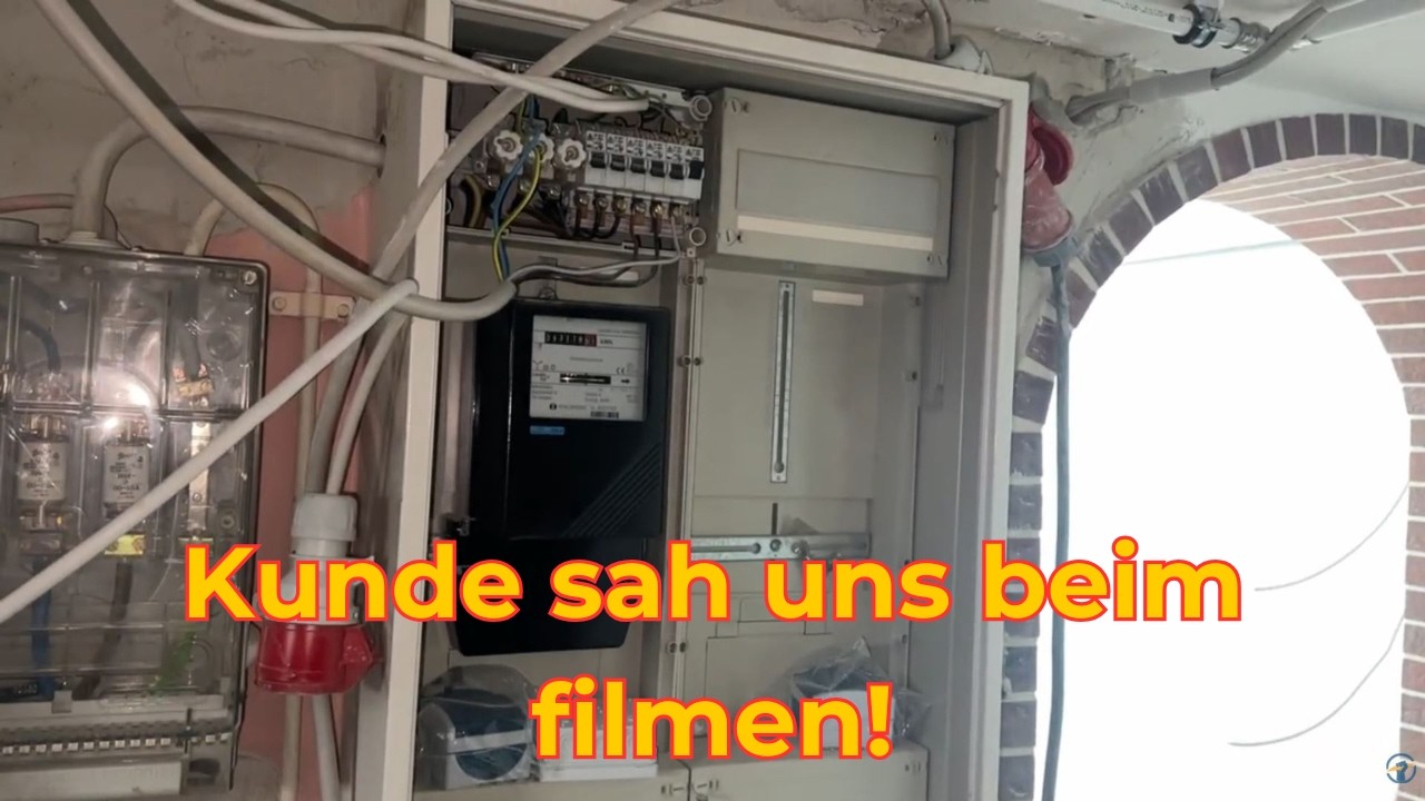 Elektromeister schließt 2 Doppelsteckdosen an
