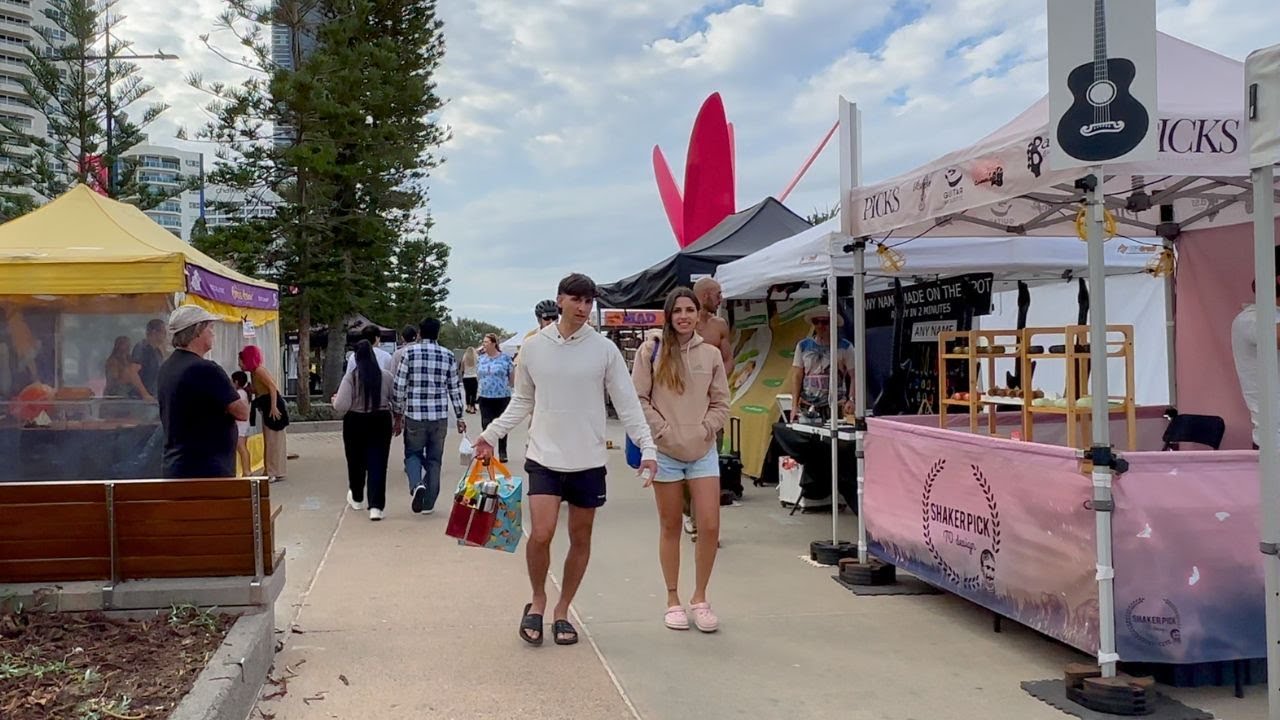 Surfers Paradise - Walking Through Australia's Most Beautiful Beach Town