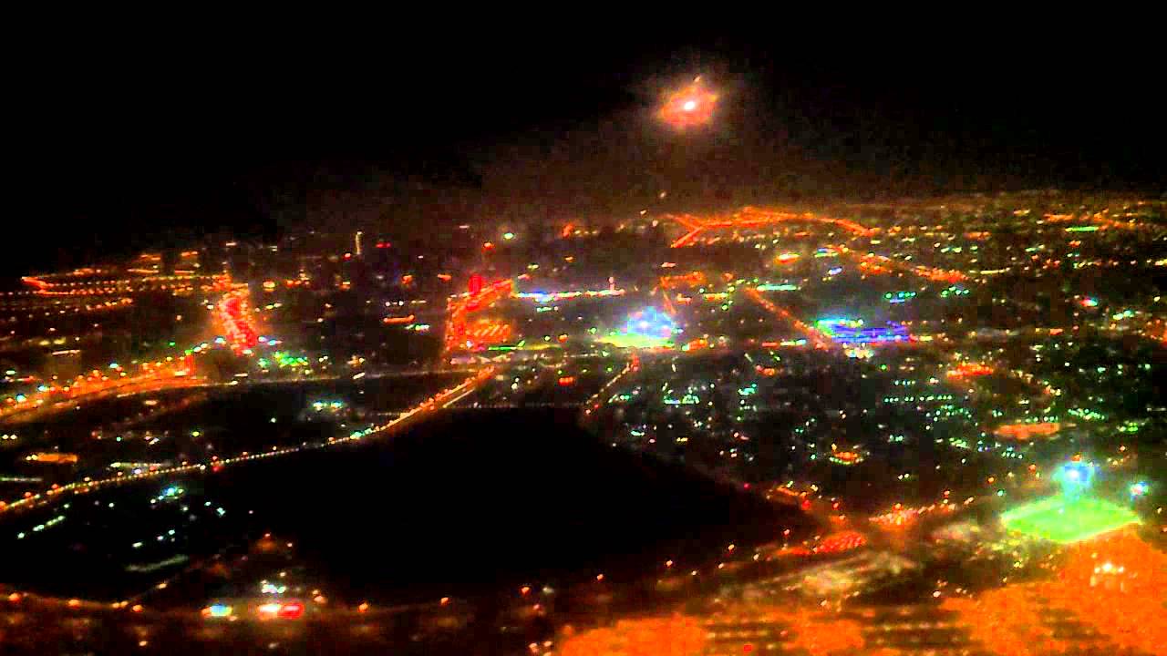 Emirates Boeing 777-200 Take off from Dubai International Airport at night