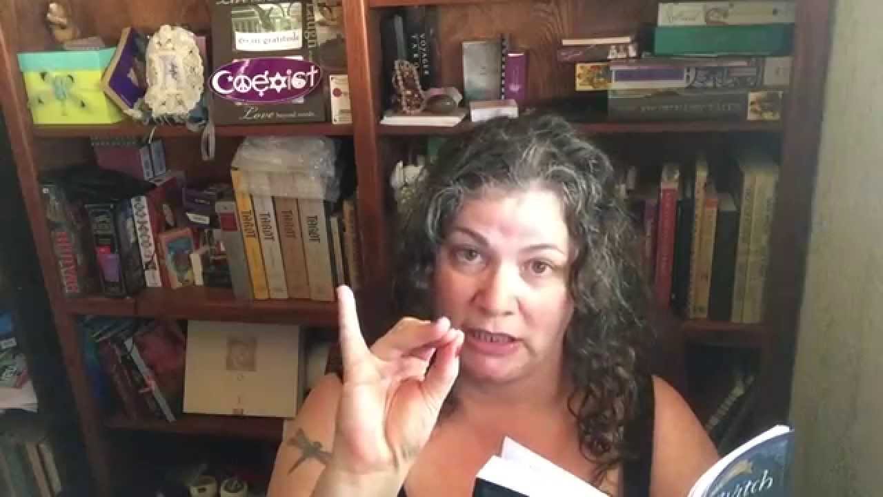 Arwen's Review: The Green Witch Tarot (Llewellyn 2015)