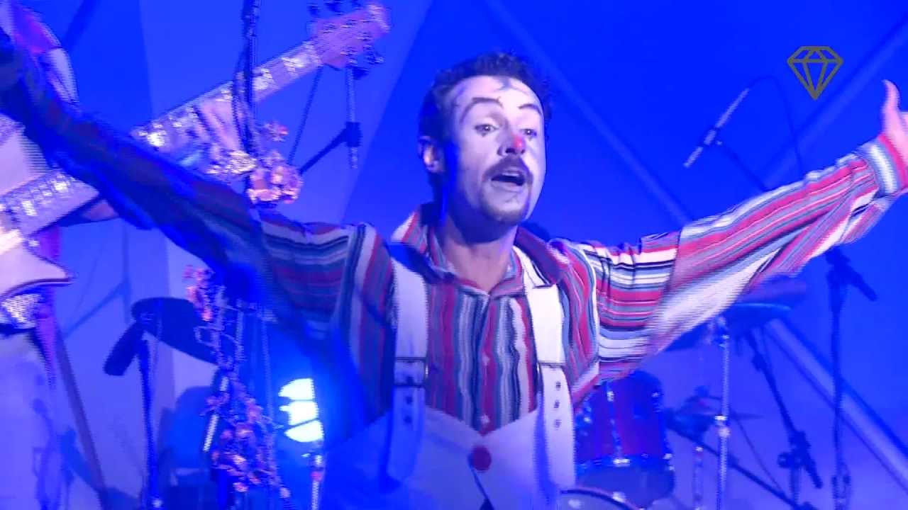 O Teatro Mágico - Nosso Pequeno Castelo (LIVE at Cine Joia 12/AGO/12)