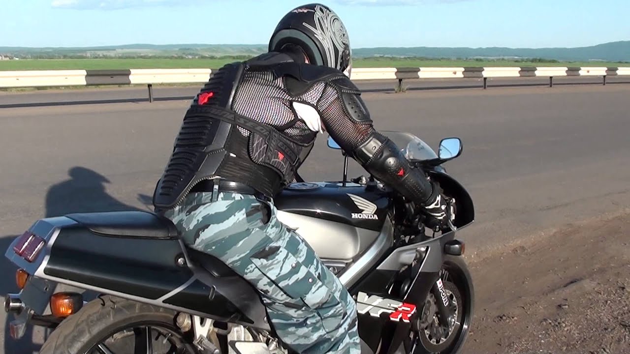 Sport bike Honda VFR 400 R nc 30