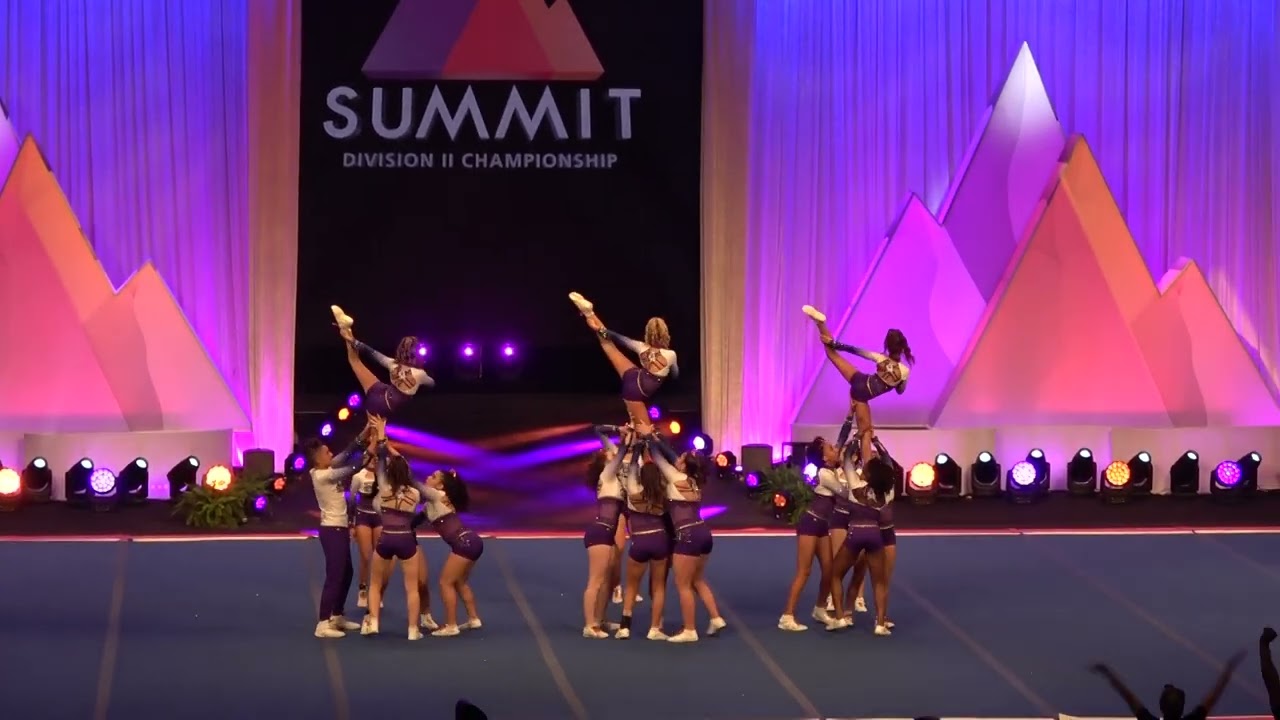 2022 Summit D2 Sassy Coed L4 Junior Small