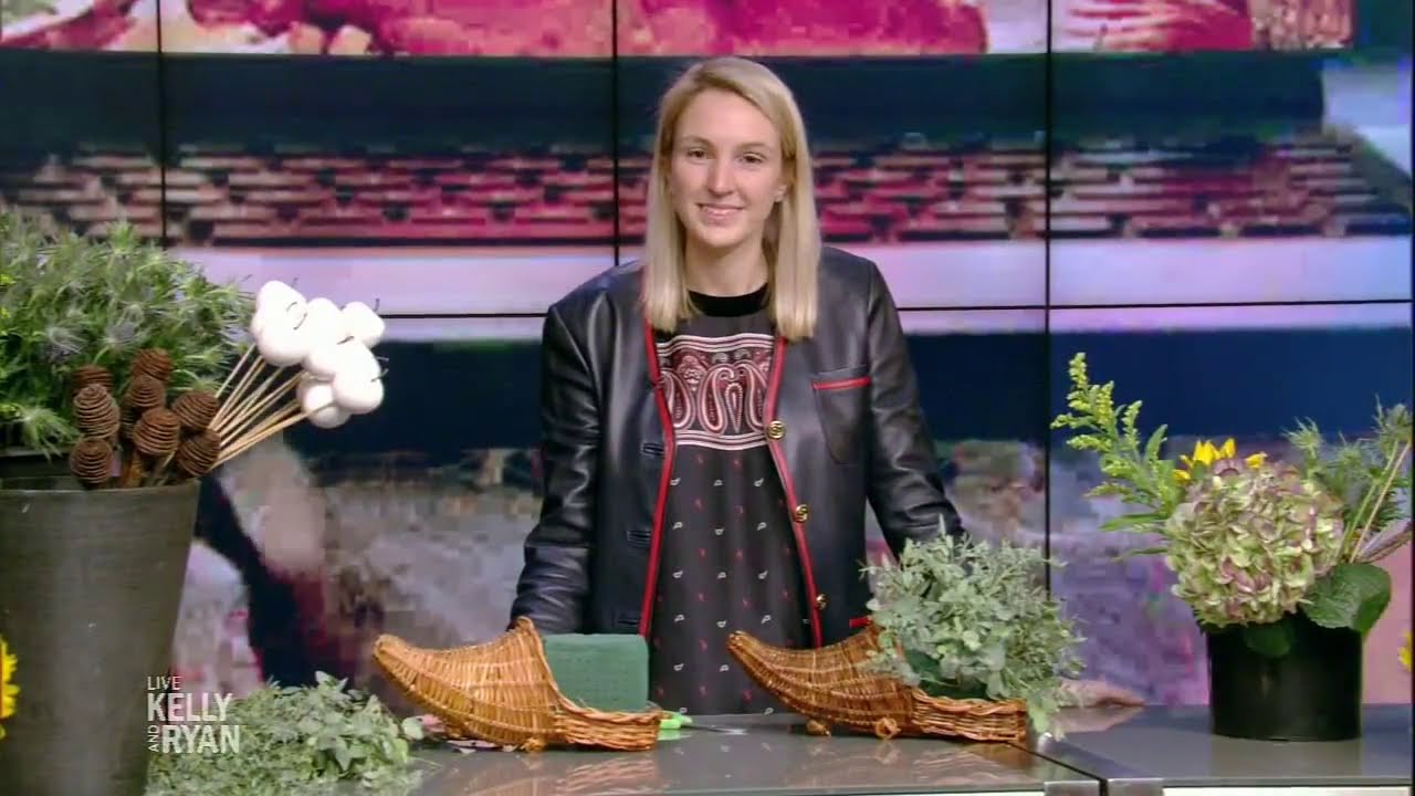 Making a Thanksgiving Cornucopia with Alice Lewis