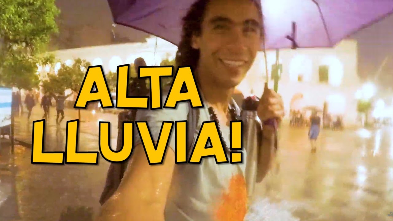 CAMINANDO bajo la LLUVIA en el CENTRO de #Salta
