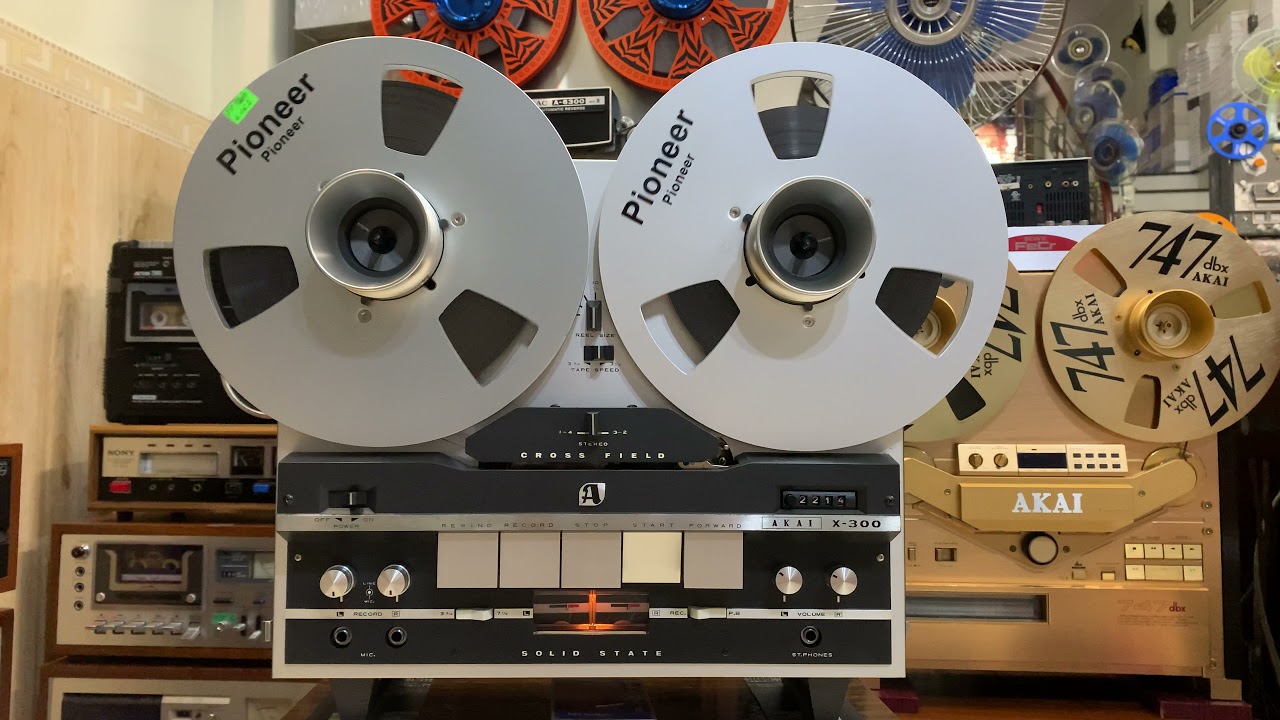 Akai x300