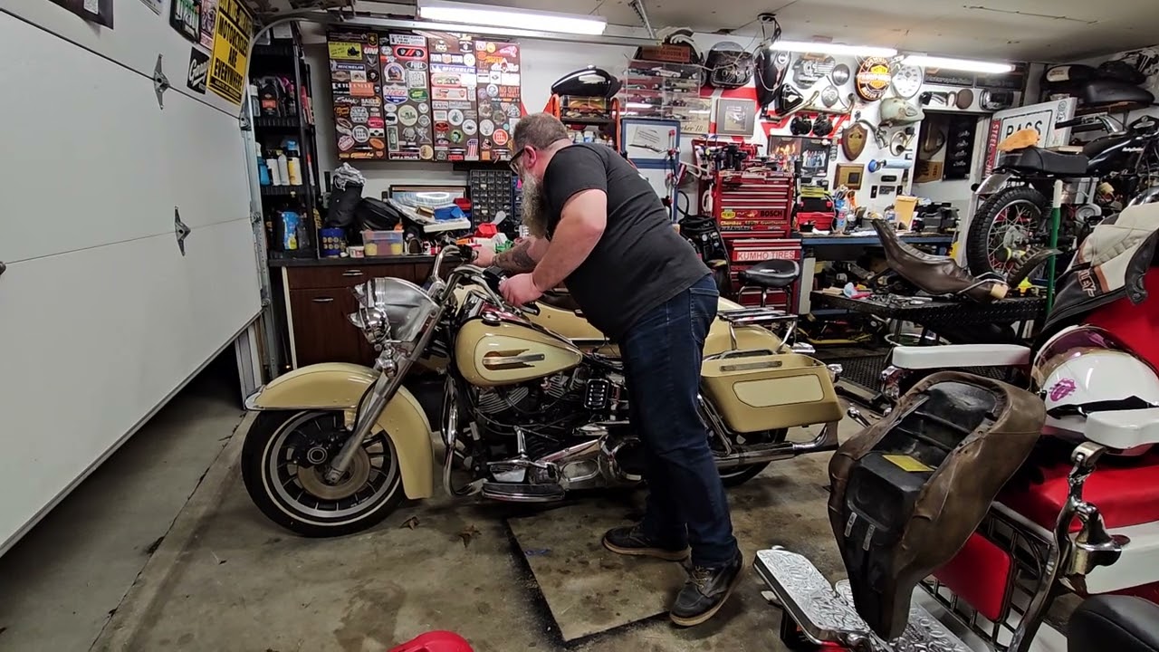 Got the dormant 1980 Harley-Davidson FLHC Electra Glide Classic with factory Sidecar to fire up!