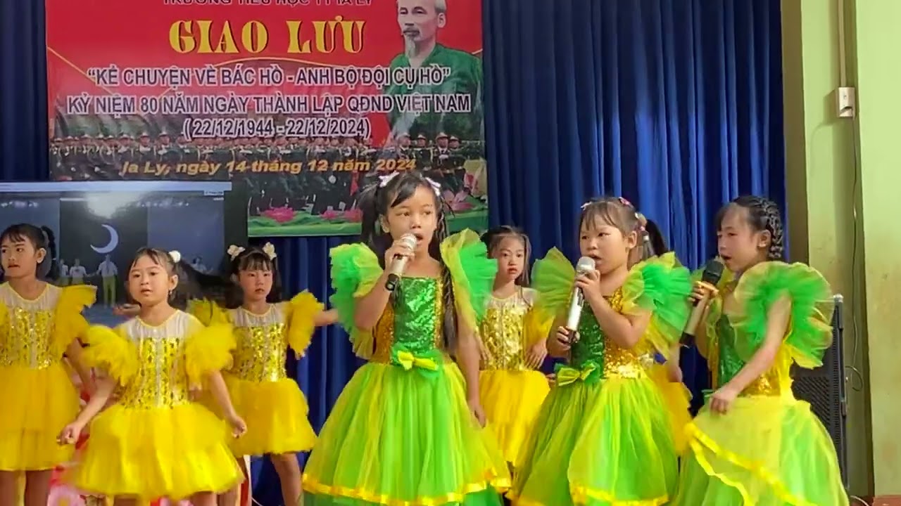 Khối 1/ trường tiểu học ialy