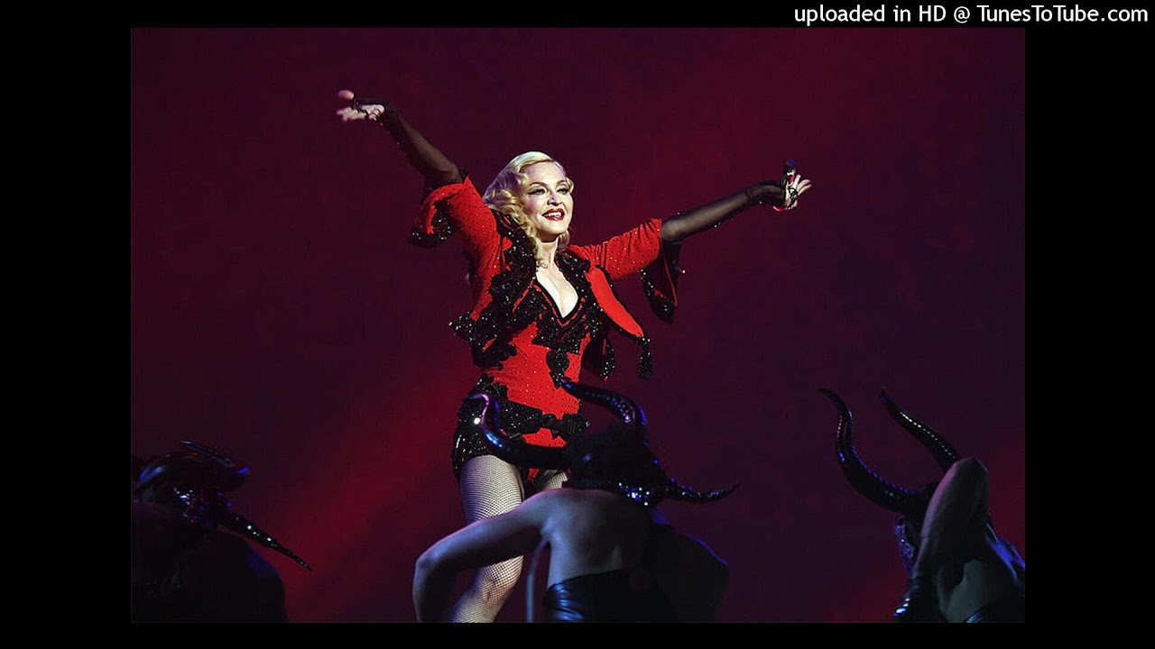 Madonna  Living For Love (Grammys 2015  MIC FEED)