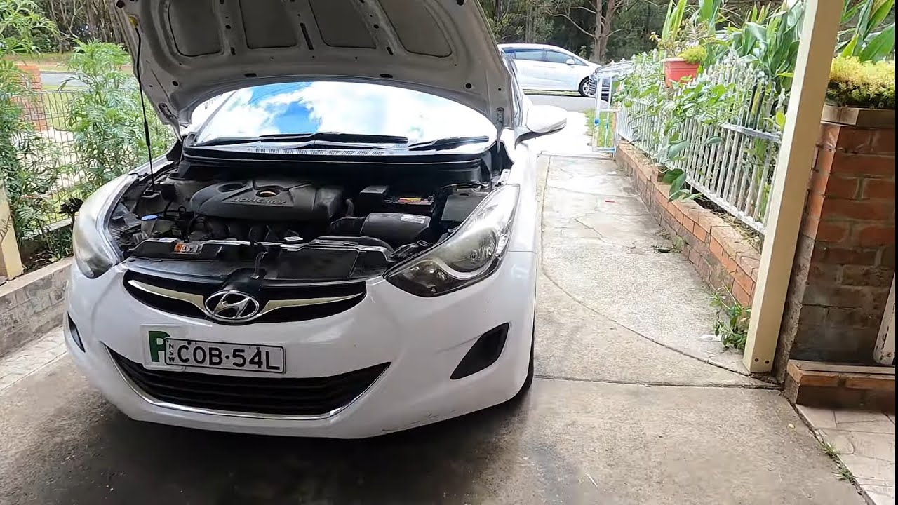 huynhdai Elantra 2013  engine light problem and idle