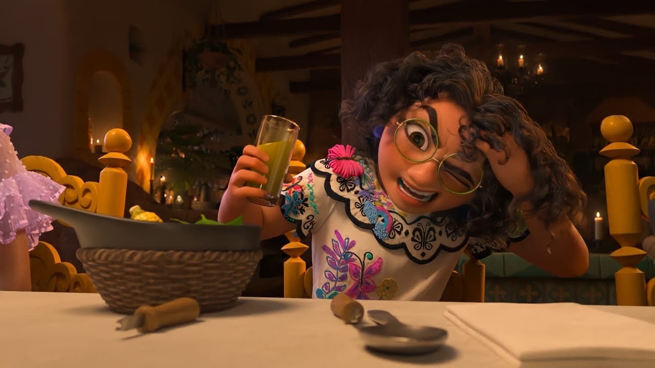 بنت عايشة في عيلة عندهم قدرات سحرية ماعدا هي 😥 Encanto