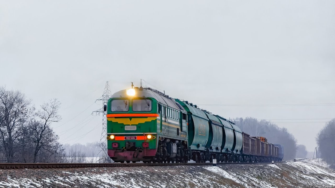 М62-1484 с грузовым поездом следует по перегону Красный брод-Бобруйск 