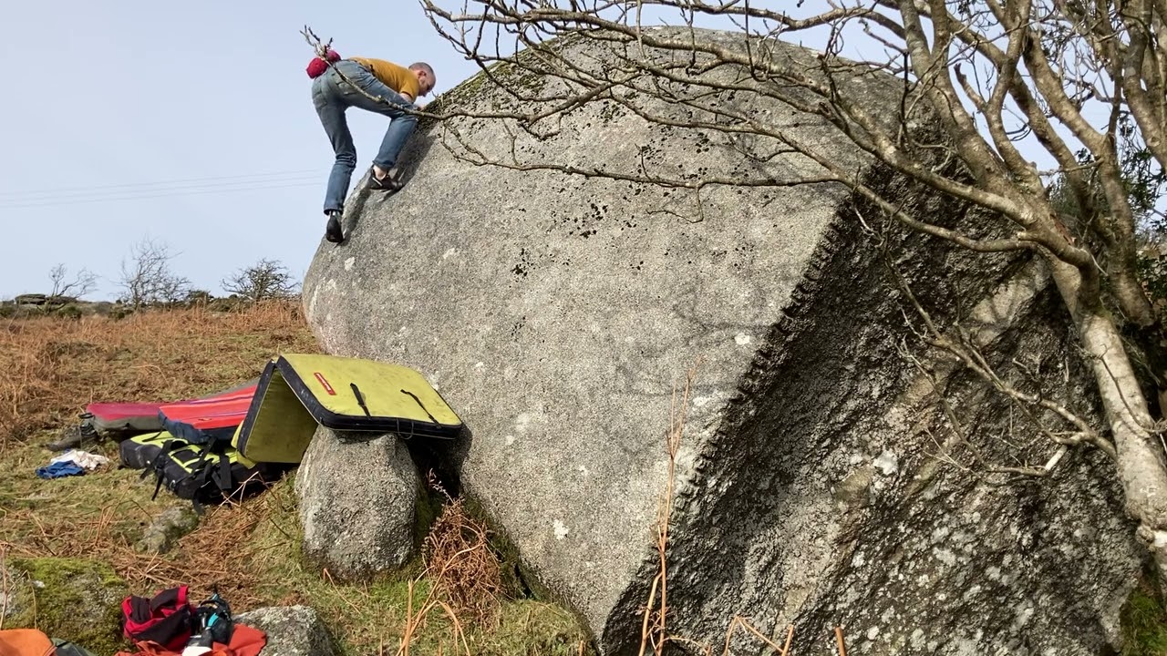 ‘Bulging Arête’ at Bearah Tor, Cornwall. Font 6B