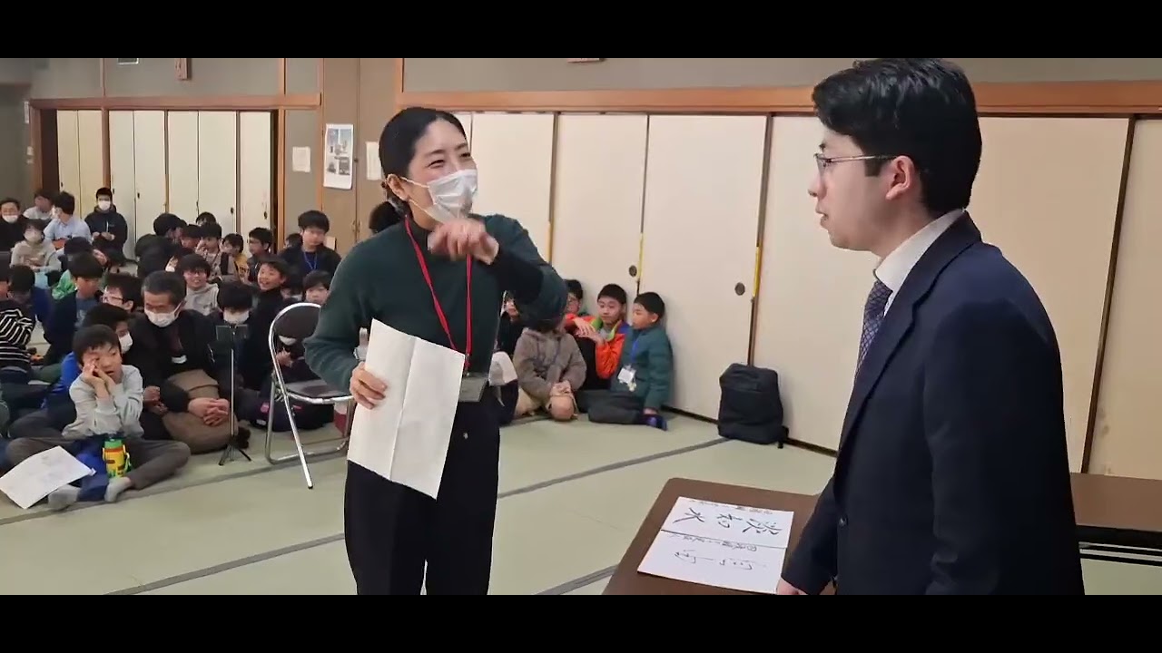 獺ヶ口笑保人四段による棋士指導対局　終わりの会　くじ引き