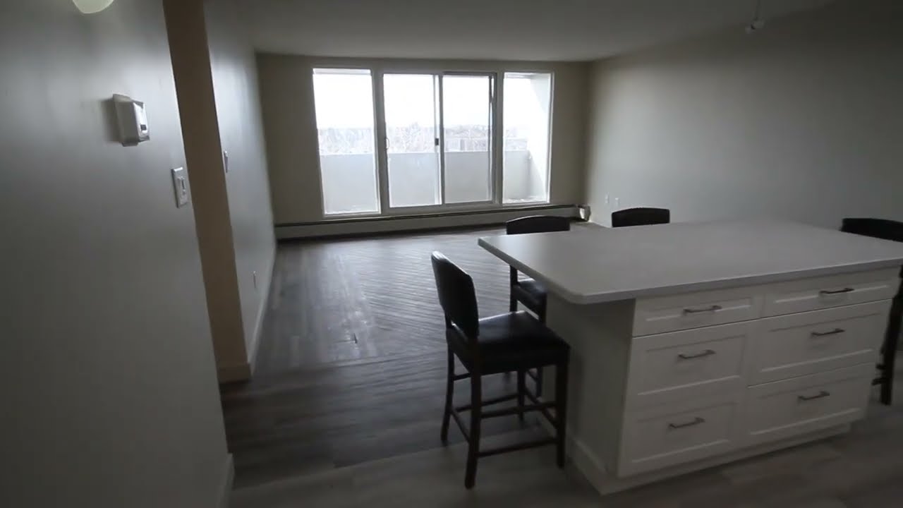 Red Deer apartment Condo for sale by Real Estate under $200K