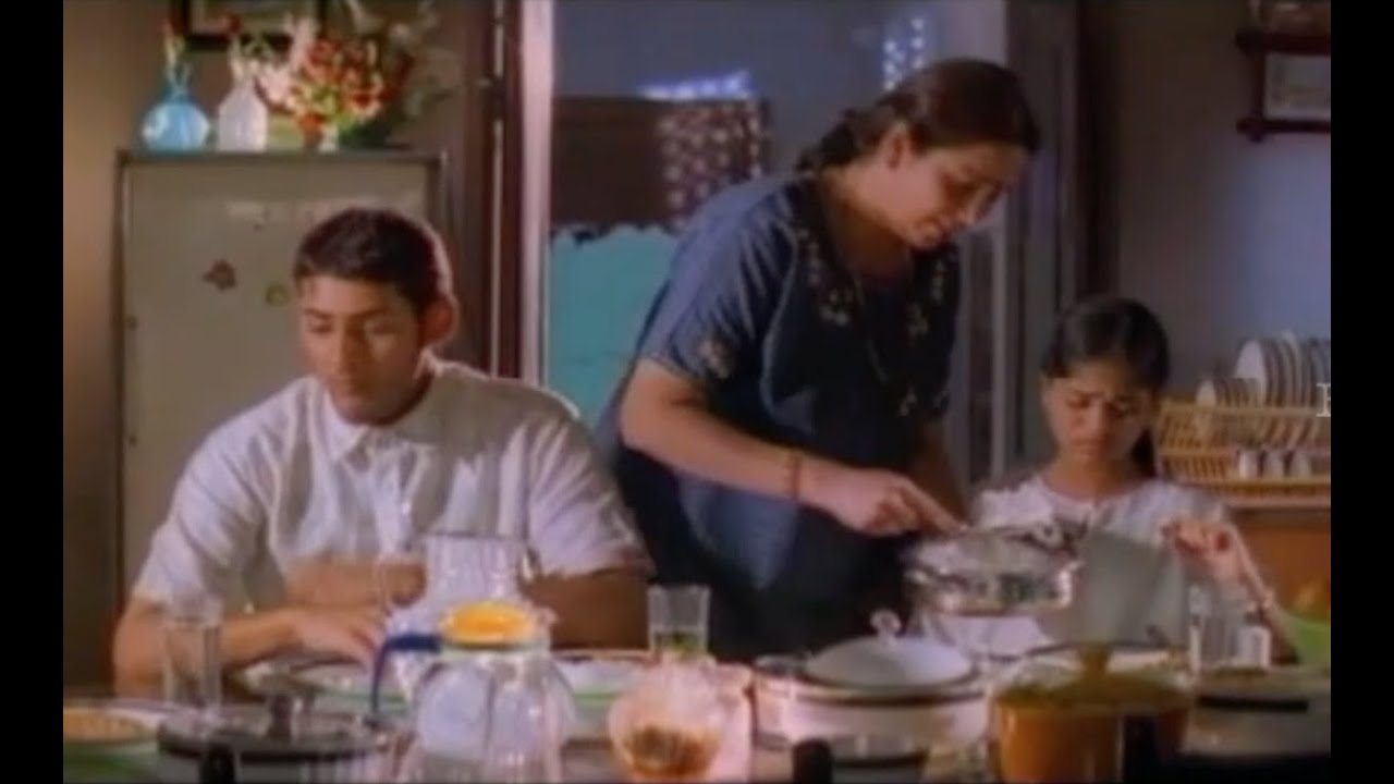 Mahesh Babu Funny Actions To Cover Bhumika || Okkadu Movie Scenes