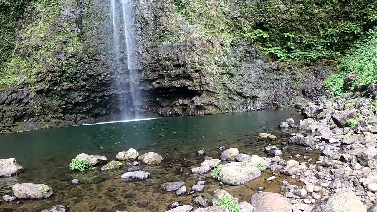 Beautiful scenes of Hawaii with original music. (Kauai, Waimea canyon, Kalalau valley.)