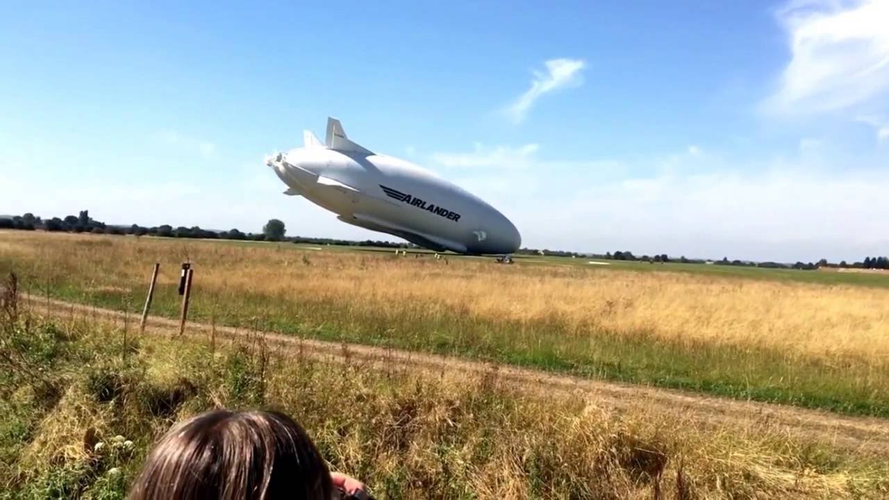 Airlander 10 crash: World's largest aircraft crashes as it attempts to take off |