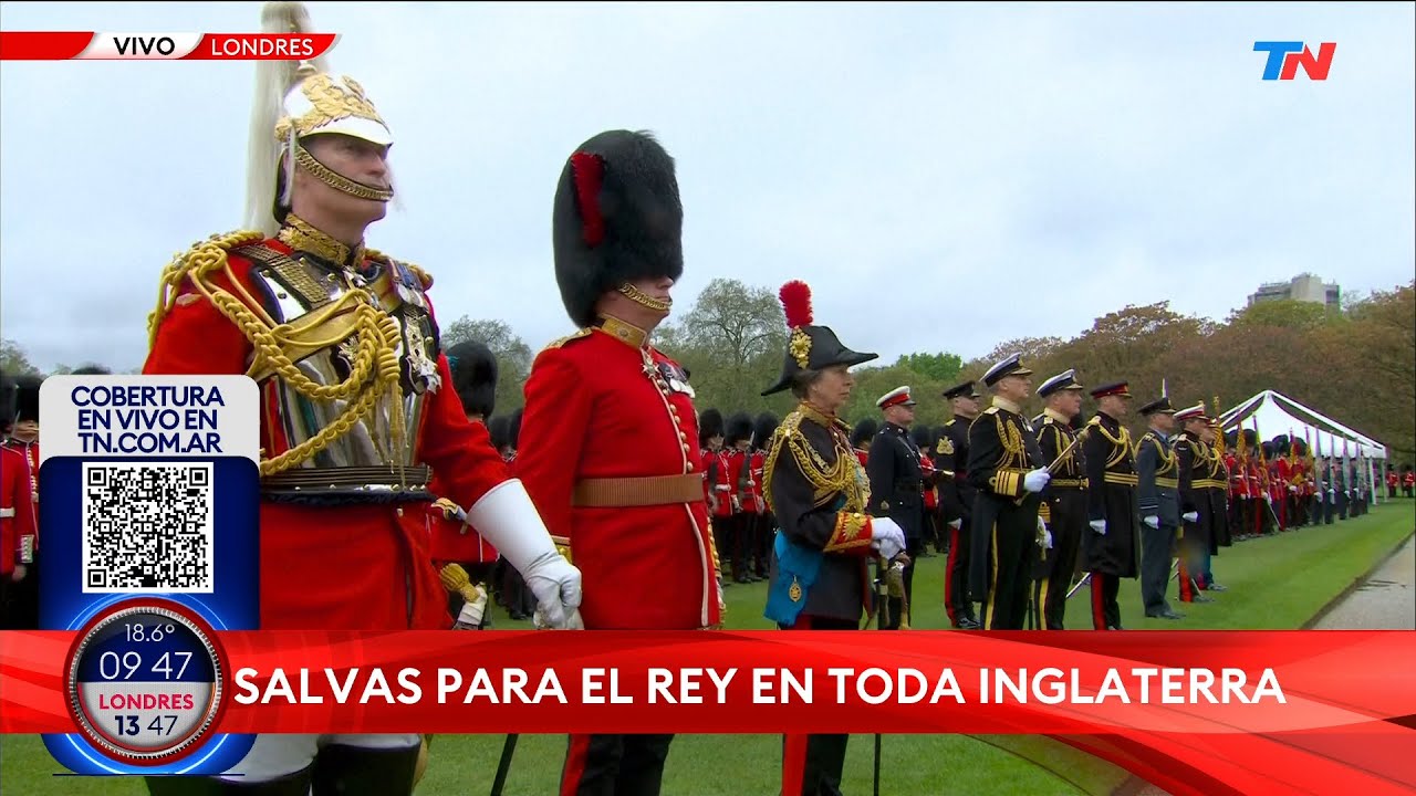 CORONACIÓN DE CARLOS III: el rey recibió el saludo de las tropas encabezado por la princesa Ana