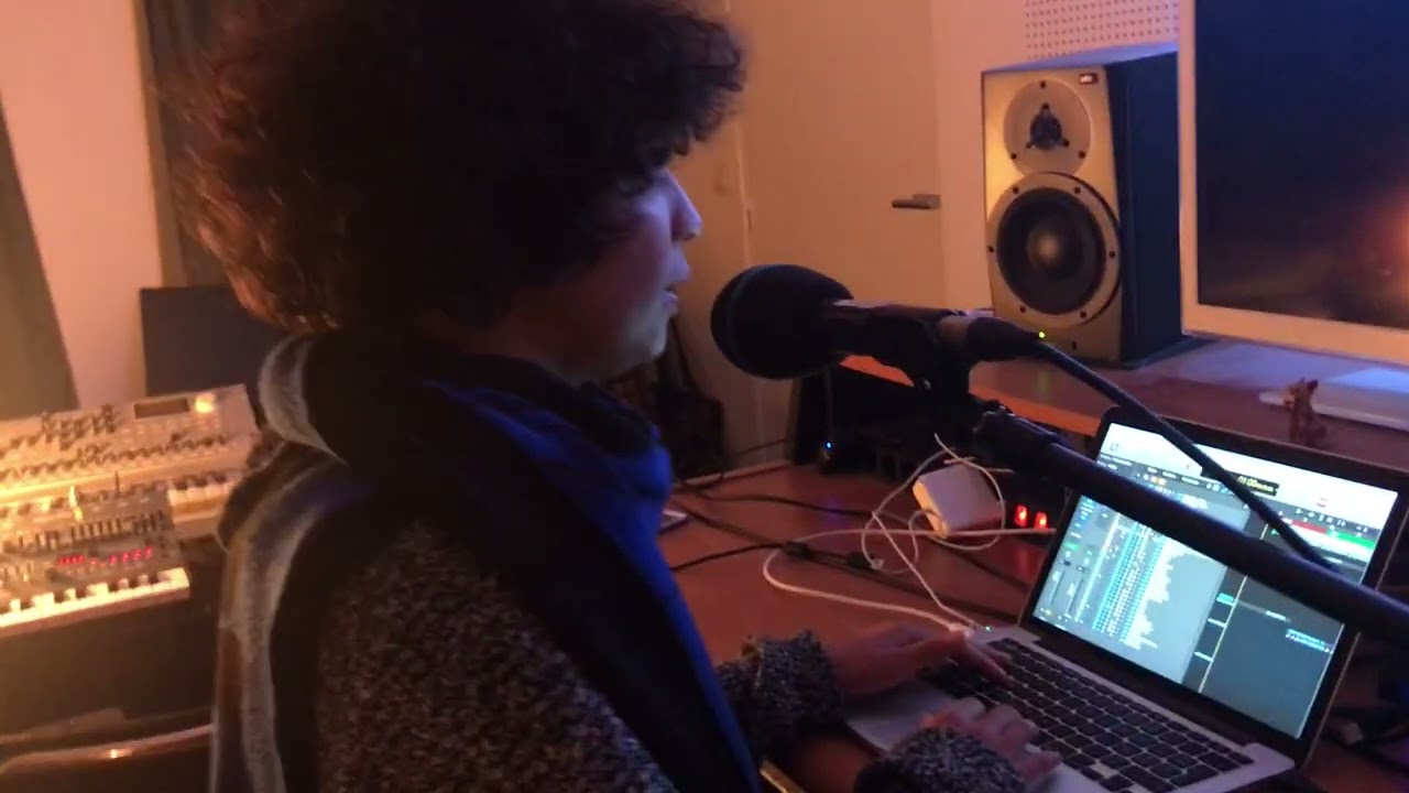 La création du morceau 'Mon Amour Tu Bois Trop' avec Léonie Pernet ! 🎧