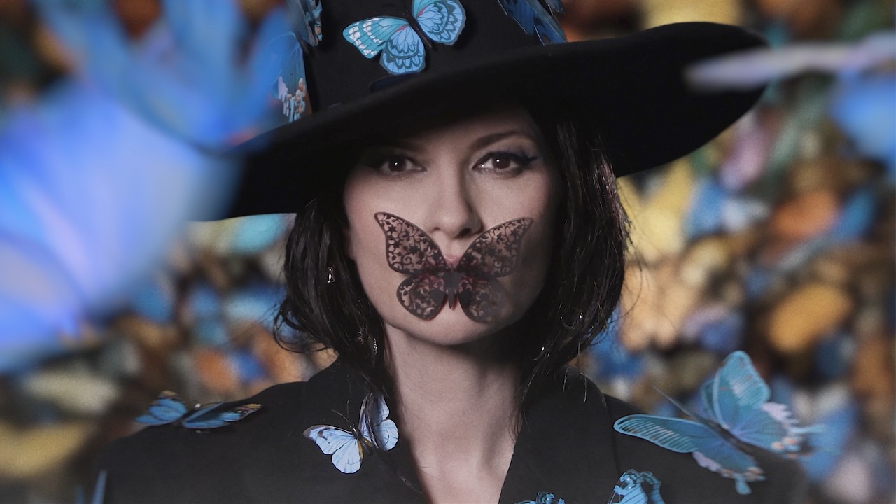 Laura Pausini - MARIPOSA TECKNICOLOR (Official Video)