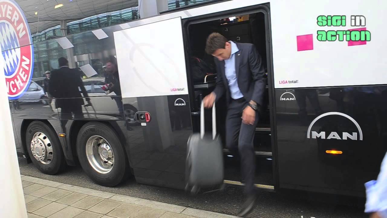 FC Bayern Ankunft Mannschaftsbus  Abflug nach London zum CL Finale gegen den BVB