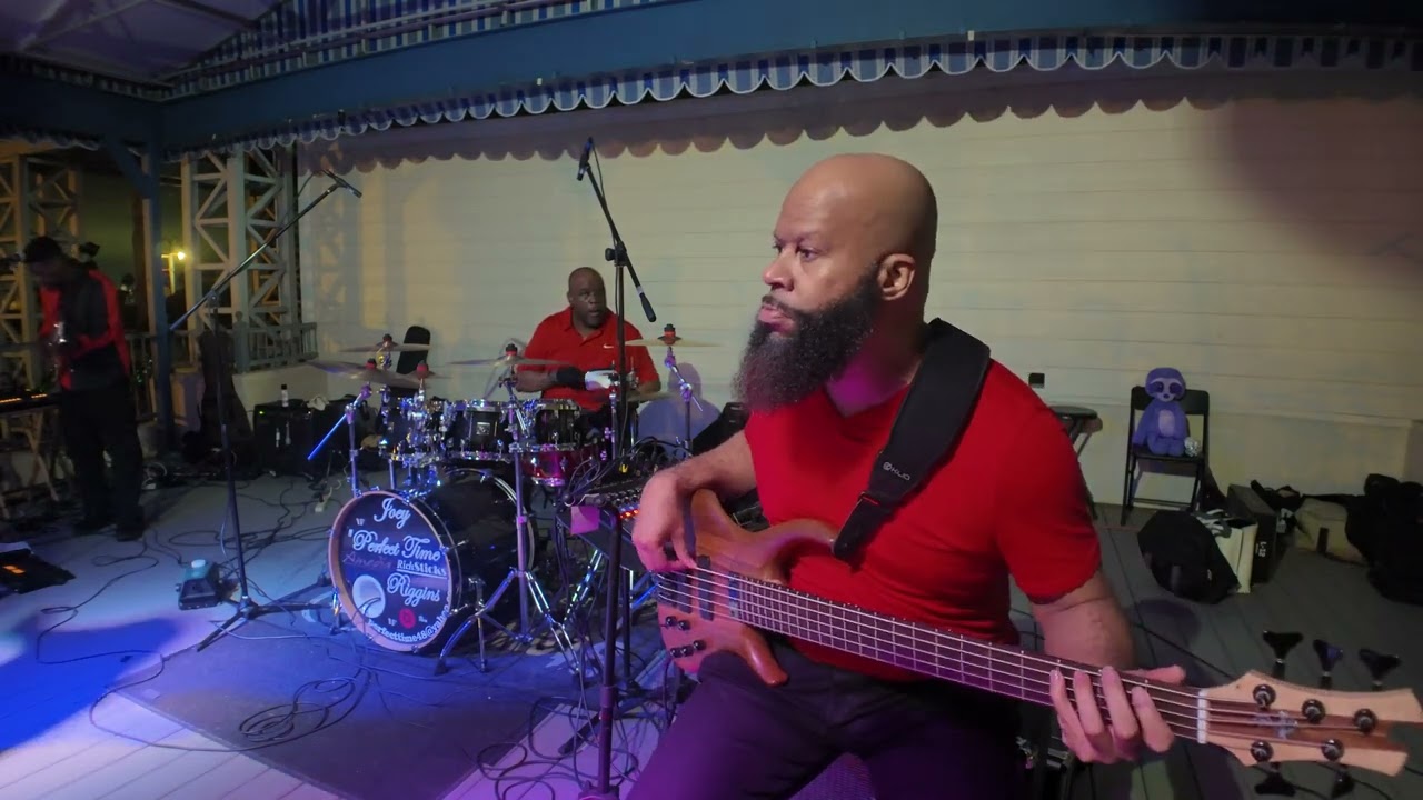 Freeway of Love- Aretha Franklin (Terence Drops a FUNKY Bass Groove)
