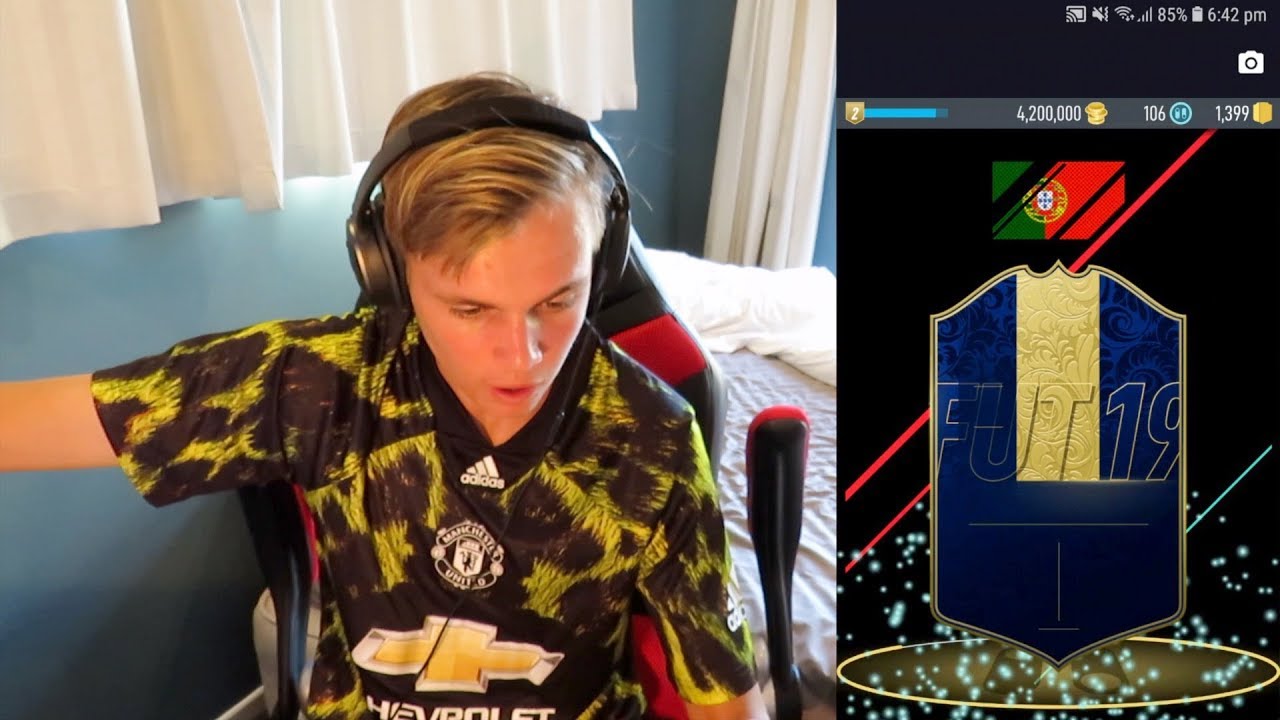 WHAT DO *100* NEW YEARS PACKS GET!!!! PACYBITS FIFA 19 PACK OPENING
