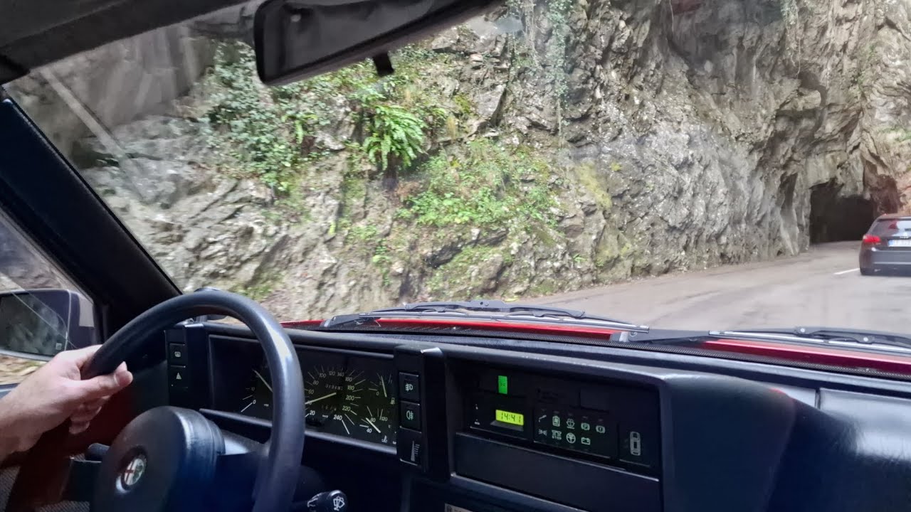 Alfa 75 Turbo sulla Strada della Forra