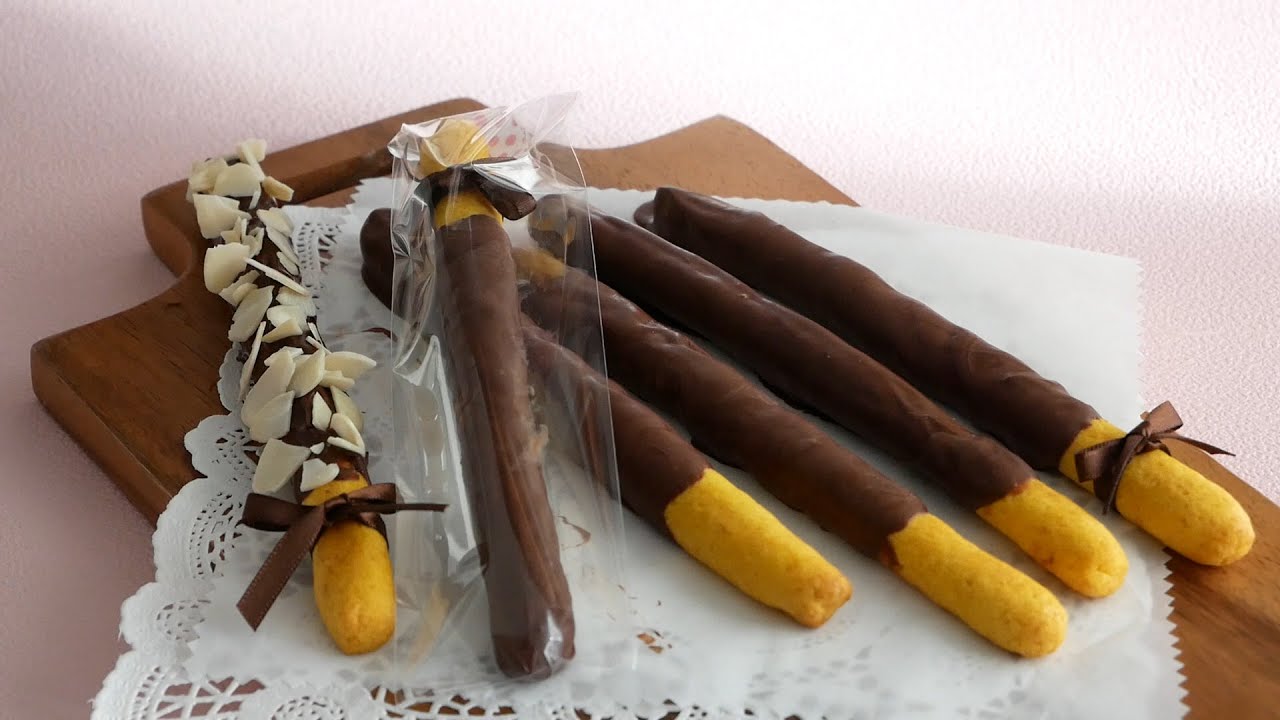 ポッキーの日にでっかいパンプキンチョコポッキー |  Chocolate-dipped cookies