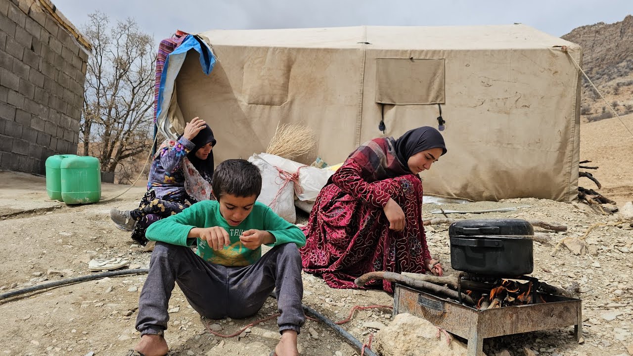 Nomadic Harmony: A Day in the Life of a Nomadic Family 🌄👨‍👩‍👧‍👦