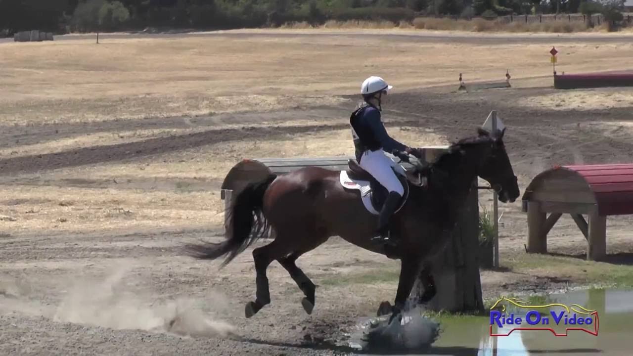 107XC Lauren Hansen on Corner Street SR Training Cross Country Woodside August 2016