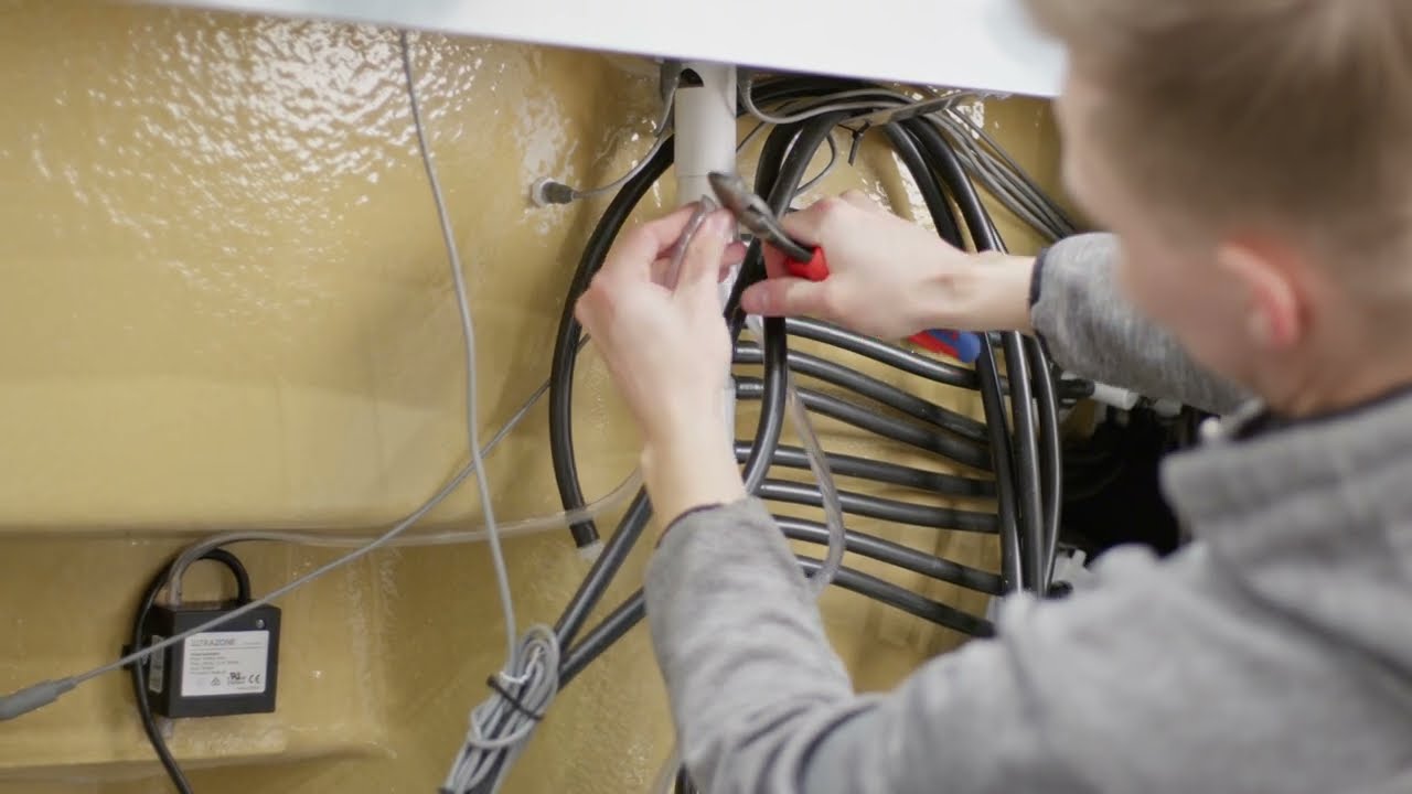 Otsonaattorin ja takaiskuventtiilin vaihto - Novitek