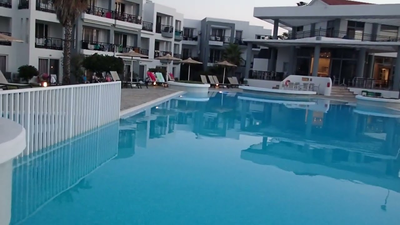 10.  Po západu slunce před hotelem Thalasea Beach - Kos (červenec 2023)
