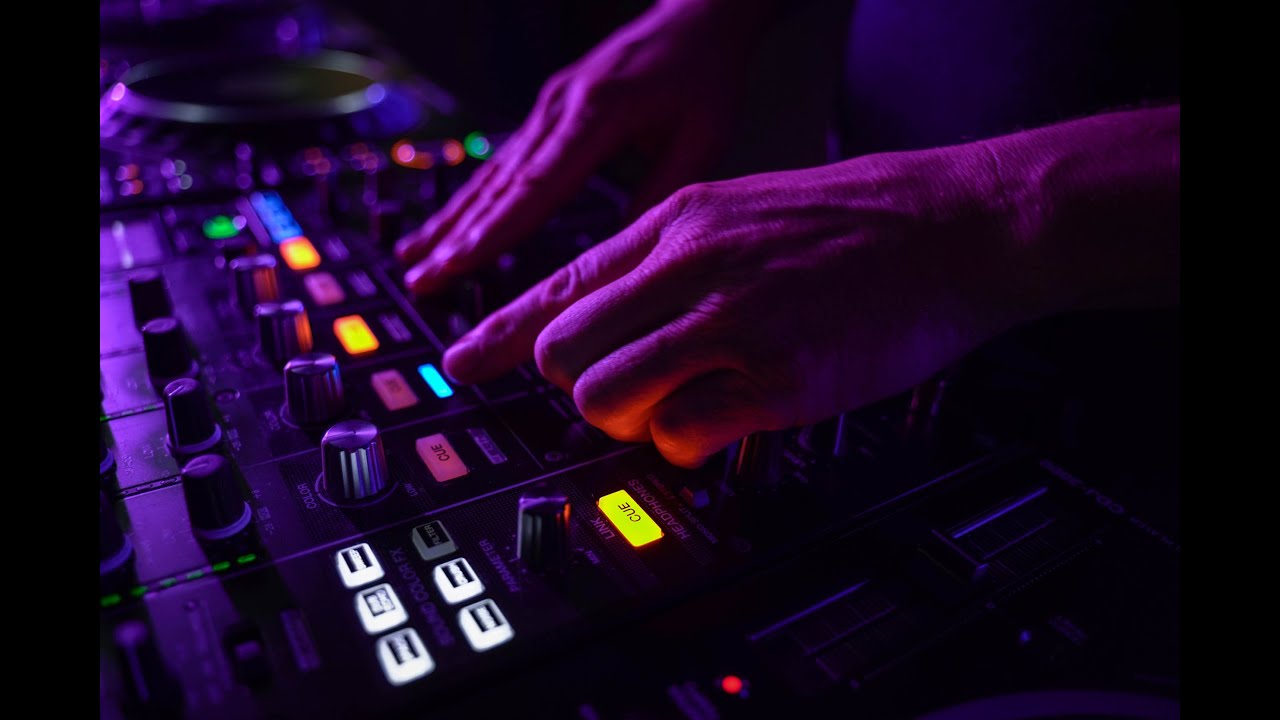 DJ Effects course: Using Reverb during a dropmix