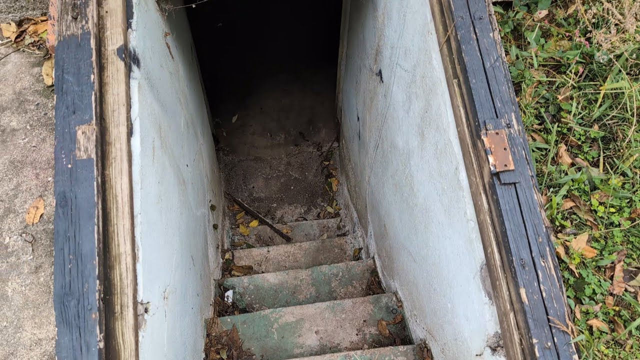 It's really dark in that hole...