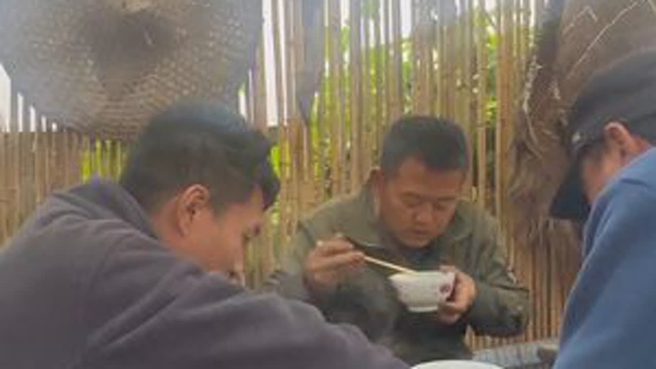 小时候不懂家家都用土砂锅炖肉，长大了才知道它炖出来的肉是多么的鲜美。